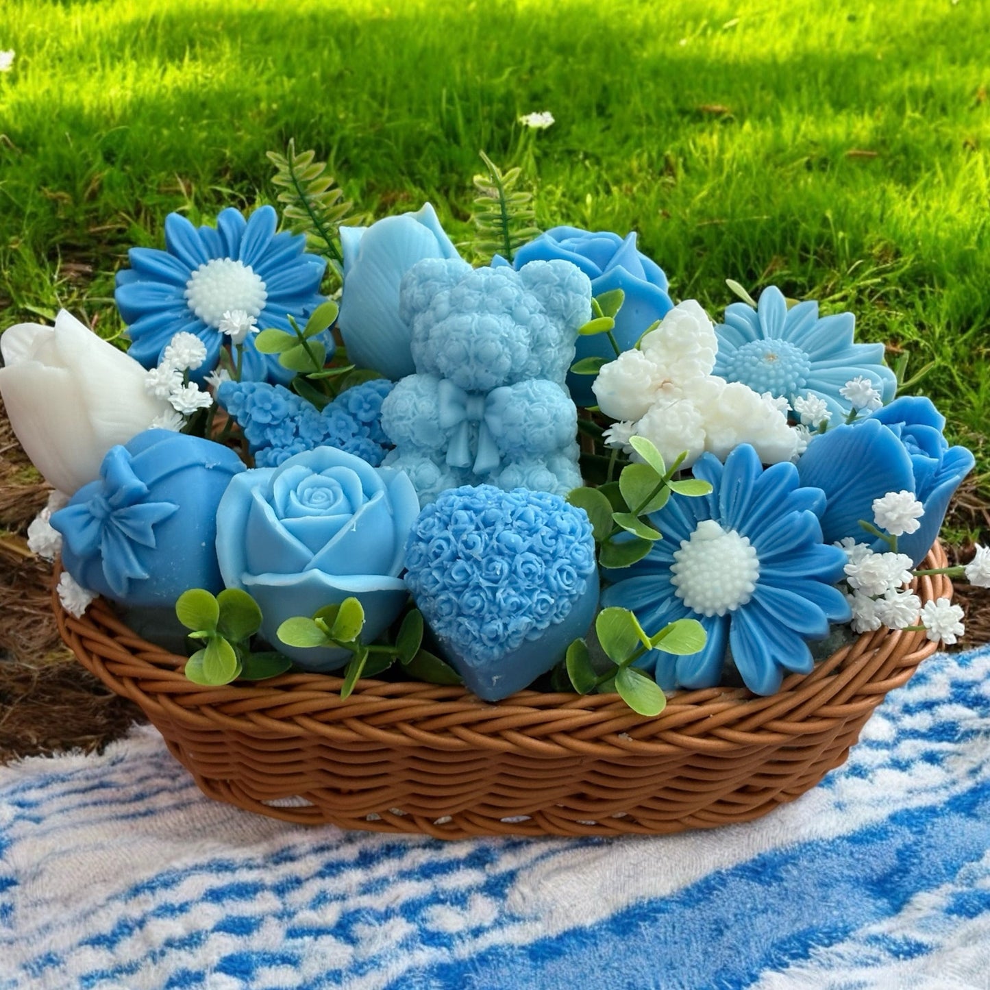 Bouquet Soy Wax Candles/Wax Melts In willow basket