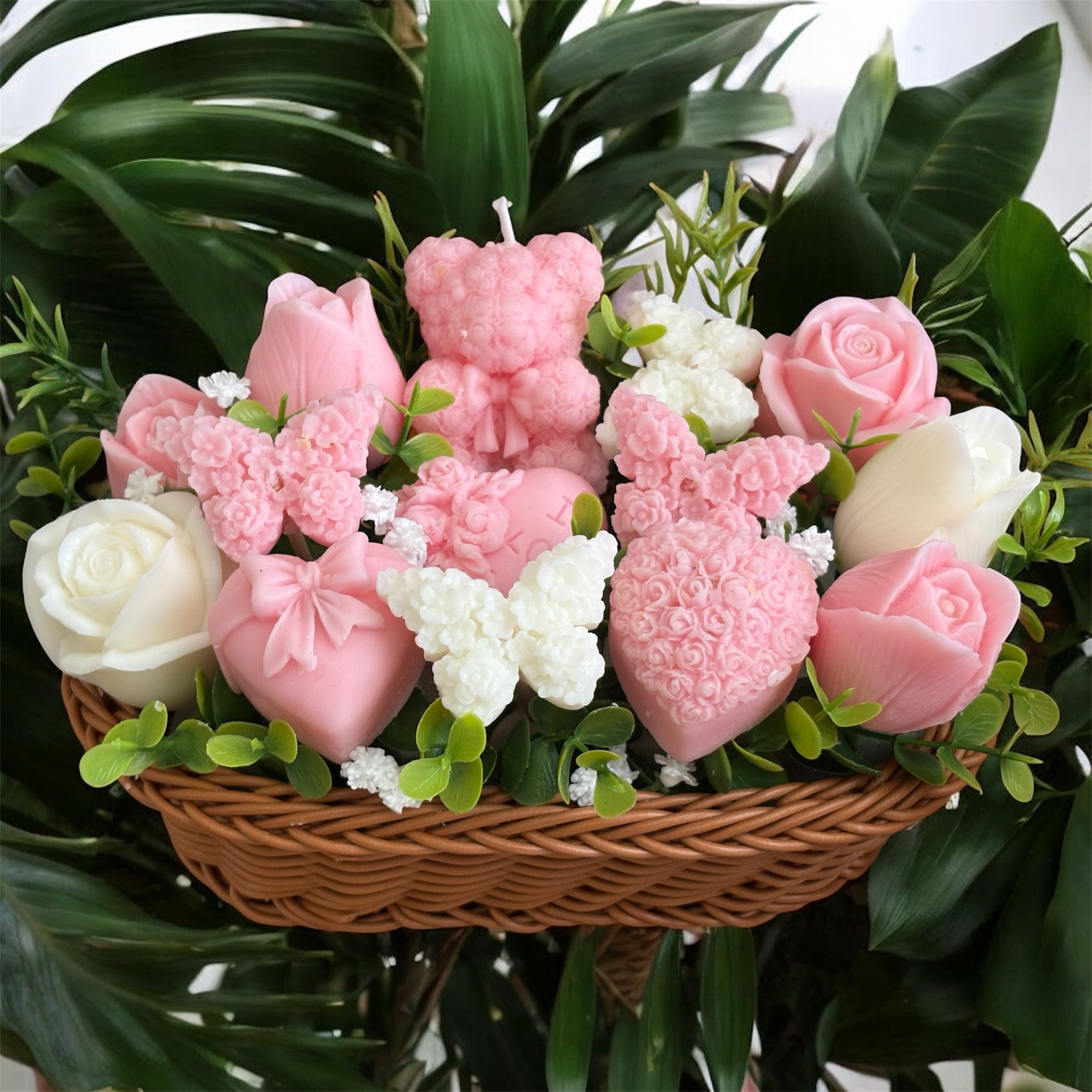 Bouquet Soy Wax Candles/Wax Melts In willow basket